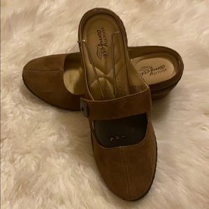 STRICTLY COMFORT MARIAN SUEDE LEATHER SLIP ONS